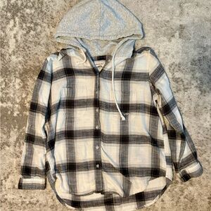 American Eagle Outfitters Gray and Black Plaid Shirt/Sweatshirt
